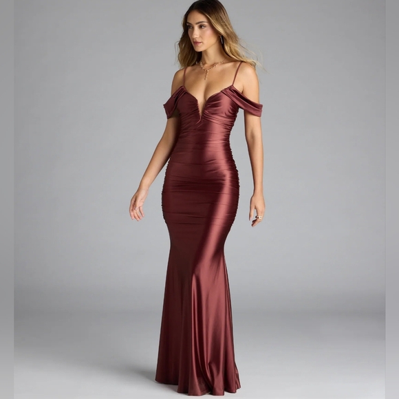 Windsor Dresses & Skirts - Windsor Jelene Cold-Shoulder Mermaid Satin Formal Dress